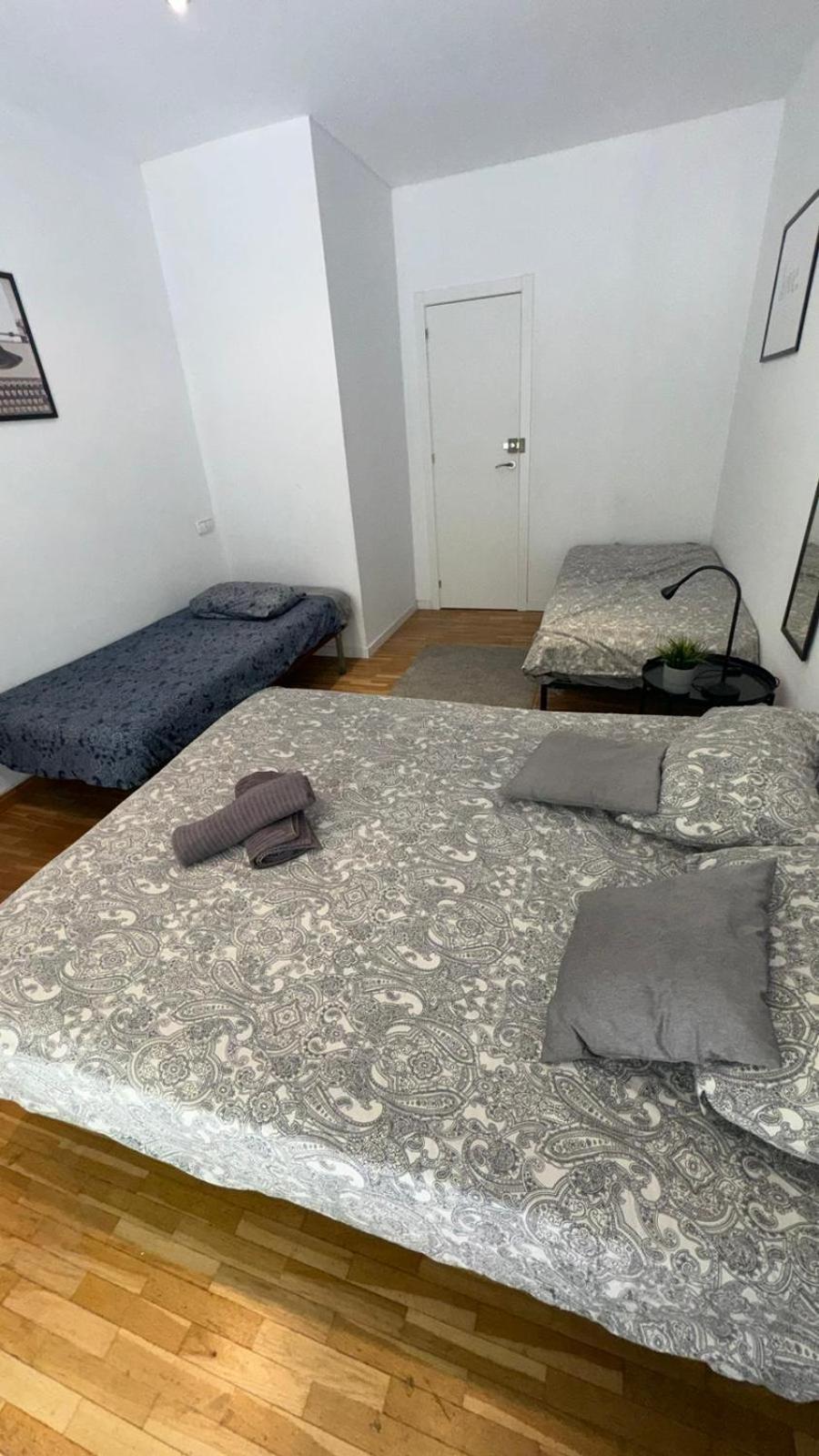 Hostel Bruc 3 Barcelona Zewnętrze zdjęcie